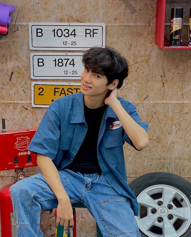 Streetwear styling look for a brand campaign